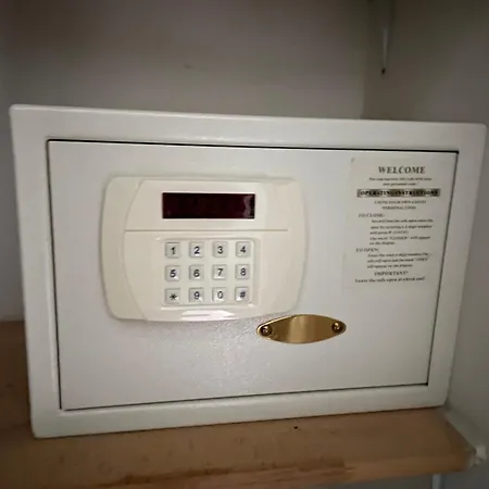 الفنان امستردام 4*